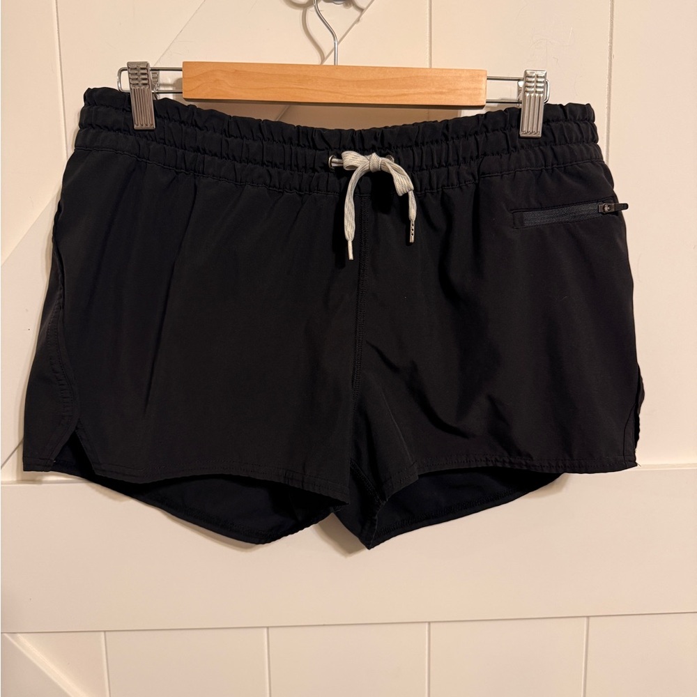 Vuori Black Athletic Women’s Shorts Running Large Lined Gym Activewear